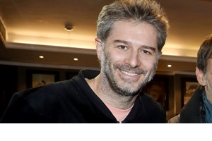 Αλέξανδρος Μπουρδούμης | Απαθανατίζει τη Λένα Δροσάκη και τον Αναστάση με το φλαμίνγκο τους στην πισίνα - εικόνα 3