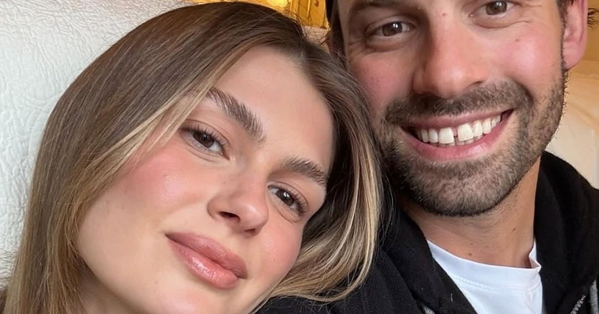 Σε καλοκαιρινό mood η Αμαλία Κωστοπούλου | Οι βουτιές στην παραλία του Μαϊάμι