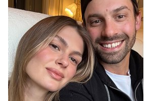 Σε καλοκαιρινό mood η Αμαλία Κωστοπούλου | Οι βουτιές στην παραλία του Μαϊάμι