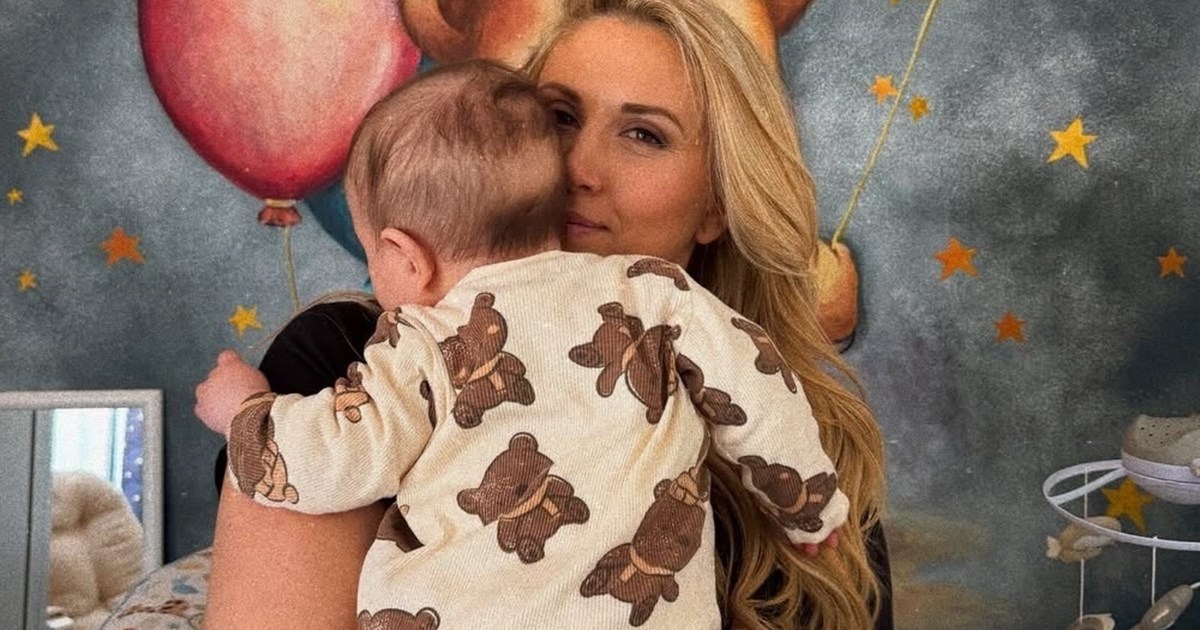 "Πόσο μεγάλωσε" | Η Φωτεινή Πετρόγιαννη αγκαλιά με τον 7 μηνών γιο της - εικόνα 3