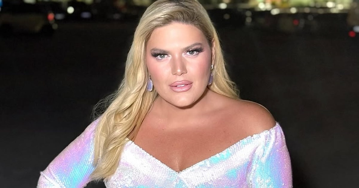 "Τρεις γενιές αγκαλιά" | Η Δανάη Μπάρκα σε ηλιόλουστη βόλτα με τη μαμά και τη γιαγιά της - εικόνα 2