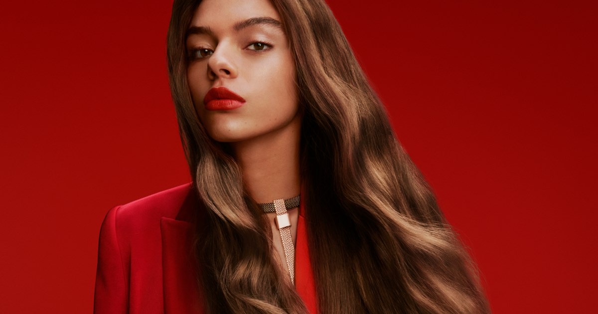 Αυτό είναι το πιο καινοτόμο hair spray επανόρθωσης για υγιή, υπέροχα μαλλιά στο λεπτό