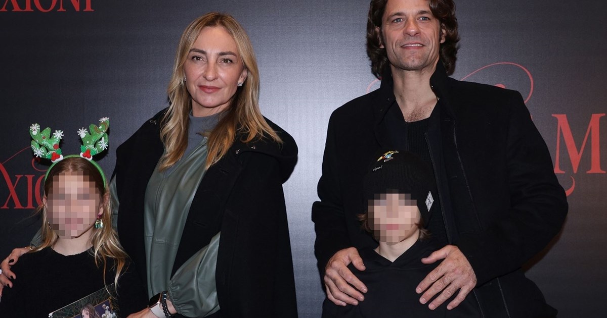 Ρούλα Ρέβη | Η σπάνια φωτογραφία με τον Αποστόλη Τότσικα από την αίθουσα τοκετού