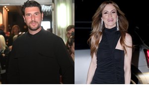 Ο Γιώργος Γεροντιδάκης στο "ζεστό" σπίτι του | Βλέπει τη σειρά για την οποία μιλούν όλοι