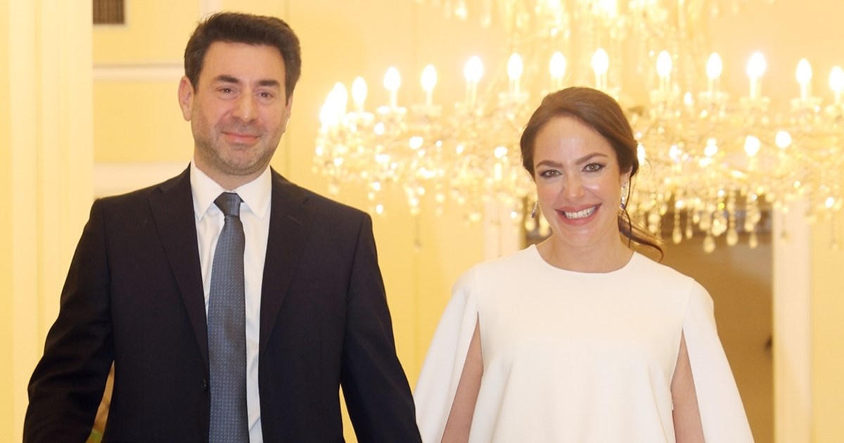 Η Δόμνα Μιχαηλίδου λίγο πριν γίνει μαμά | Η βραδινή εμφάνιση με καφέ σύνολο