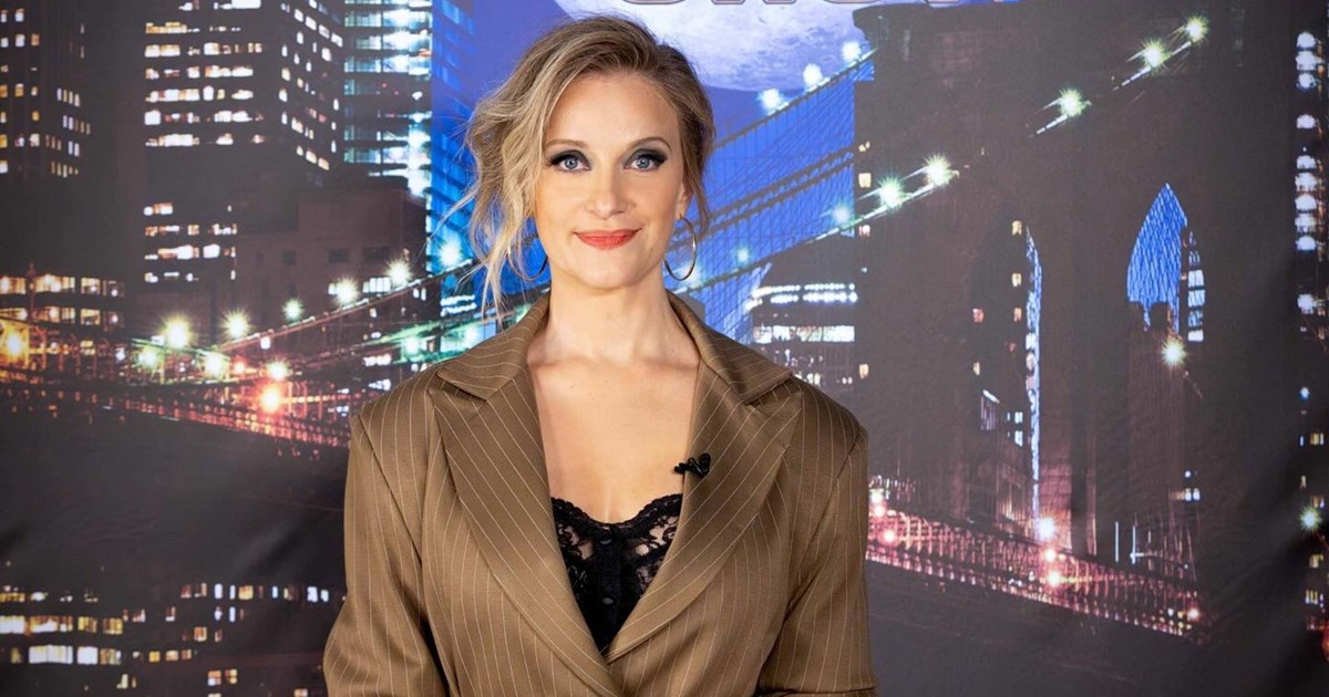 Στο στολισμένο σαλόνι της Λένας Δροσάκη | Το cute χριστουγεννιάτικο δέντρο και τα παιχνίδια με τον γιο της, Αναστάση - εικόνα 5