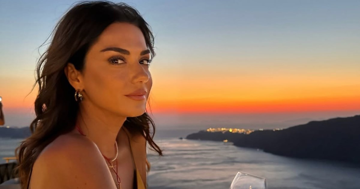 Βάσω Λασκαράκη | Το εντυπωσιακό glamorous look σε βραδινή της έξοδο