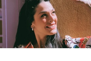 Στα λευκά η Ιωάννα Τριανταφυλλίδου | Με cozy look στη χειμερινή της απόδραση - εικόνα 2