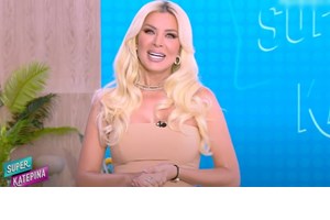 Η Μαρία Ηλιάκη με το παντελόνι τάση της χρονιάς σε ένα ιδιαίτερο χρώμα - εικόνα 2