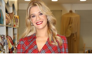 Στην πισίνα με φουσκωμένη κοιλίτσα | Η Τζένη Θεωνά με το αγαπημένο της μαγιό στον 8ο μήνα της εγκυμοσύνης της - εικόνα 3