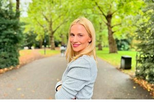 Με πιο κοντά μαλλιά από ποτέ η Νάντια Μπουλέ | Το ολοκαίνουριο κούρεμα ενόψει του νέου έτους