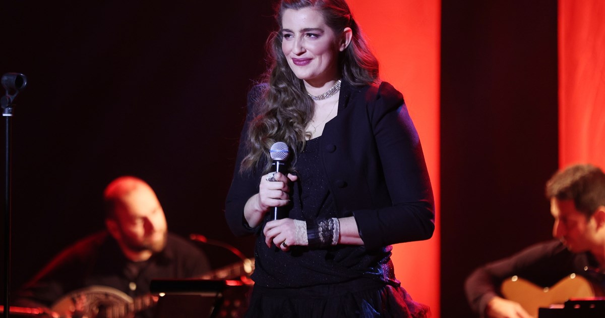 "Να με λες μαμά" | Η Μαρία Κίτσου μεταμορφώνεται στην "Ξένια" για τη νέα σειρά του alpha