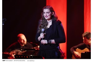 "Να με λες μαμά" | Η Μαρία Κίτσου μεταμορφώνεται στην "Ξένια" για τη νέα σειρά του alpha