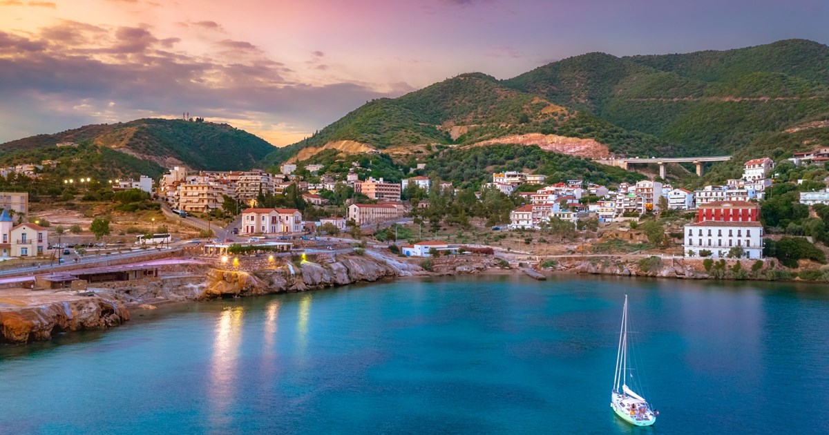 Στη θάλασσα με τα παιδιά | 5 ρηχές παραλίες της Αττικής που θα κάνουν το οικογενειακό μπάνιο αξέχαστο