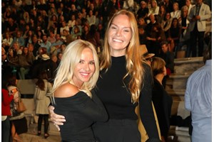 Μαρία Μπεκατώρου | Αγκαλιά με τον Γιώργο Μαζωνάκη σε βραδινή έξοδο - εικόνα 6