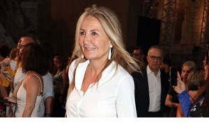 Η Αγάπη Πολίτη στο Ηρώδειο | Με αέρινο φόρεμα και εσπαντρίγιες