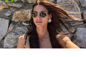 Η Ηλιάνα Παπαγεωργίου έχει τα λευκά sneakers που όλες πρέπει να έχουμε