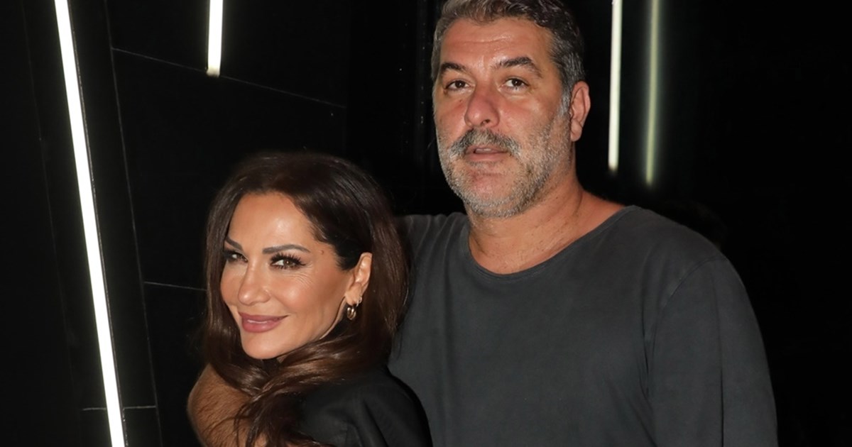 Ευρύχωρο και ευήλιο | Η Δέσποινα Βανδή μας δείχνει το σαλόνι του νέου της σπιτιού