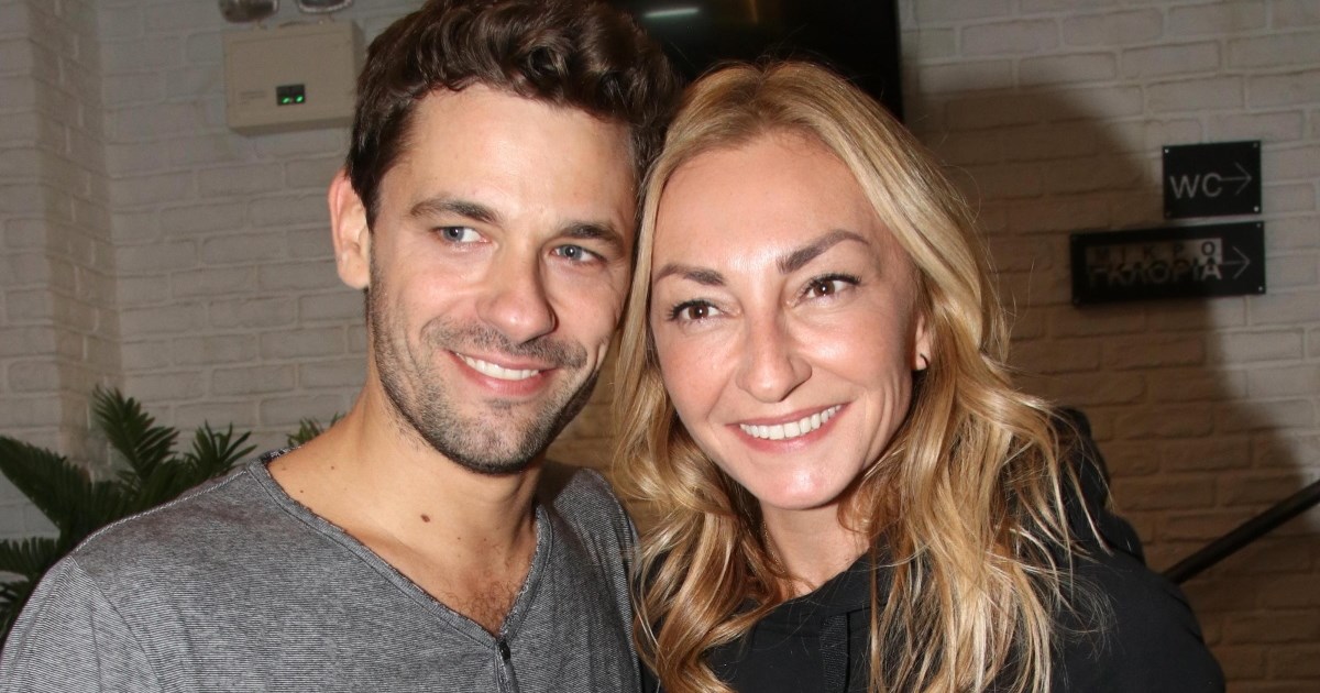 Στο εξοχικό της Ρούλας Ρέβη & του Αποστόλη Τότσικα στην Τήνο | Το boho καθιστικό με την κυκλαδίτικη αισθητική - εικόνα 2