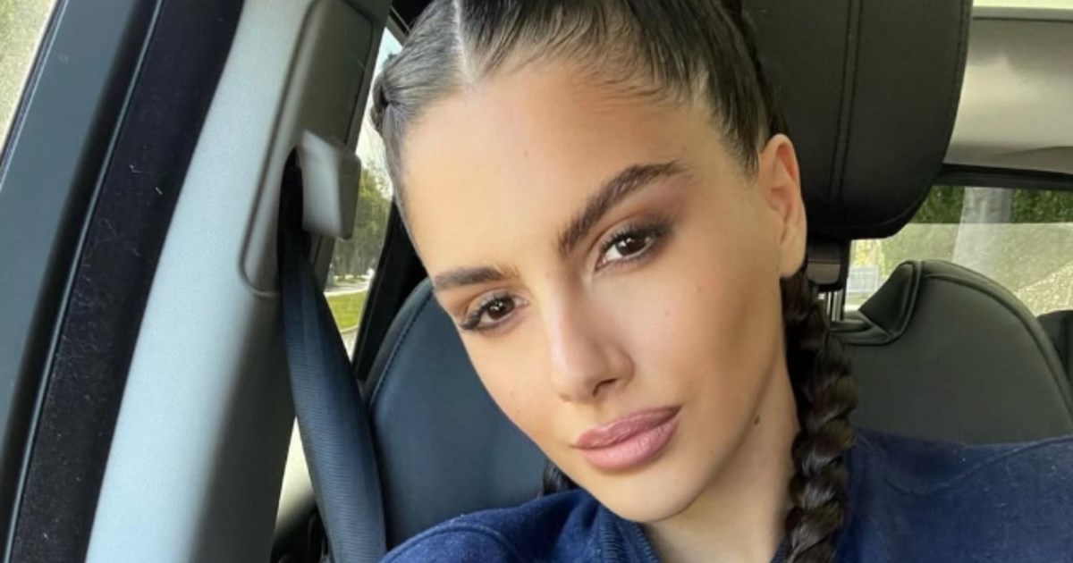 Στο σπίτι της Αλεξάνδρας Νίκα & του Κωνσταντίνου Αργυρού στη Βούλα | Το ολόλευκο μπάνιο τους είναι η επιτομή του μινιμαλισμού