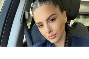 Στο σπίτι της Αλεξάνδρας Νίκα & του Κωνσταντίνου Αργυρού στη Βούλα | Το ολόλευκο μπάνιο τους είναι η επιτομή του μινιμαλισμού