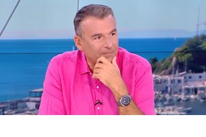 Στα Κουφονήσια ο Γιώργος Λιάγκας | Η φωτογραφία από το πρωινό του μπάνιο στα καταγάλανα νερά