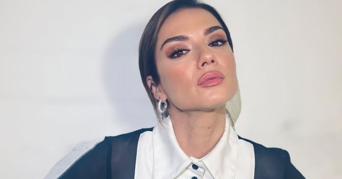 "Το Σόι Σου" | Βάσω Λασκαράκη & Μελέτης Ηλίας ποζάρουν με τις τηλεοπτικές τους κόρες στην πιο όμορφη χριστουγεννιάτικη φωτογραφία