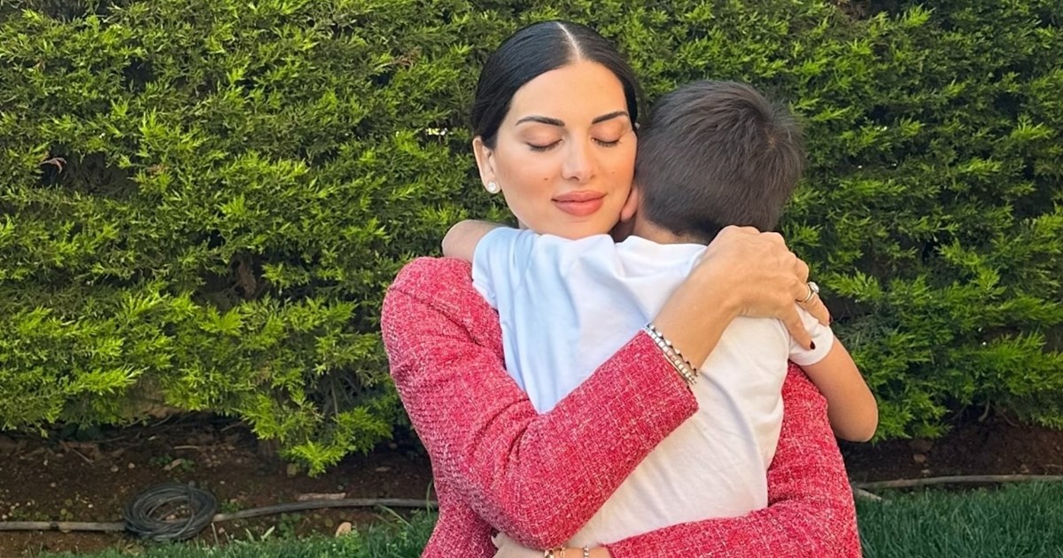 Η Σταματίνα Τσιμτσιλή με τα κορίτσια της | Τα denim looks και η φωτογραφία στον ήλιο