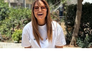 Ψάχνεις κοστούμι, αλλά όχι μαύρο; Η Ανθή Βούλγαρη φόρεσε το τέλειο από τη Mango