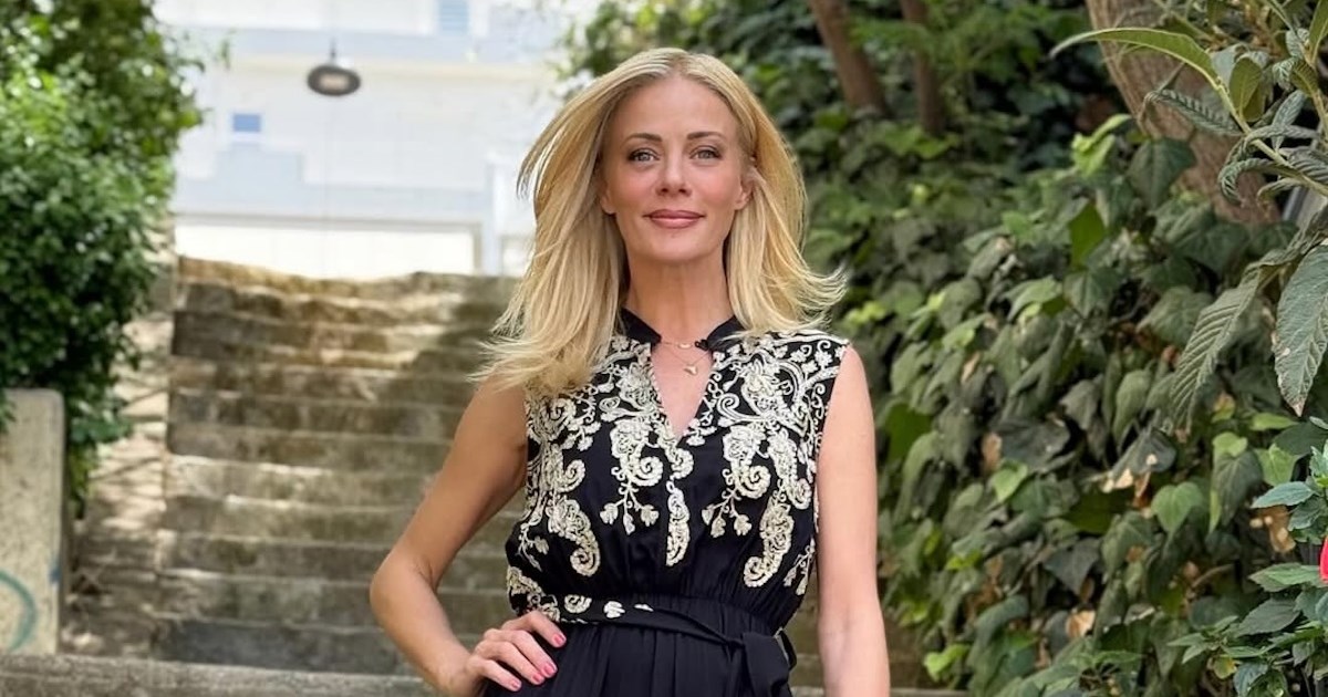 Η Ζέτα Μακρυπούλια με το ιδανικό χρώμα νυχιών για να παρατείνεις το καλοκαίρι σου