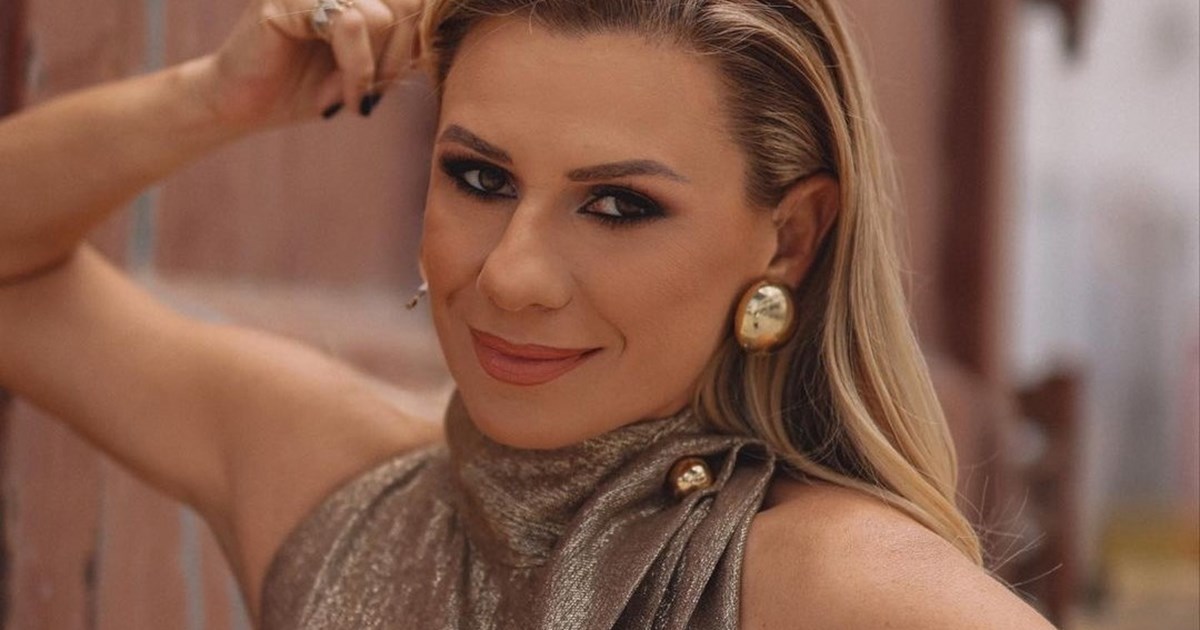 Με φαρδιά ρούχα και ξυρισμένα μαλλιά | Η Κατερίνα Καραβάτου φωτογραφίζει την κόρη της, Αέλια