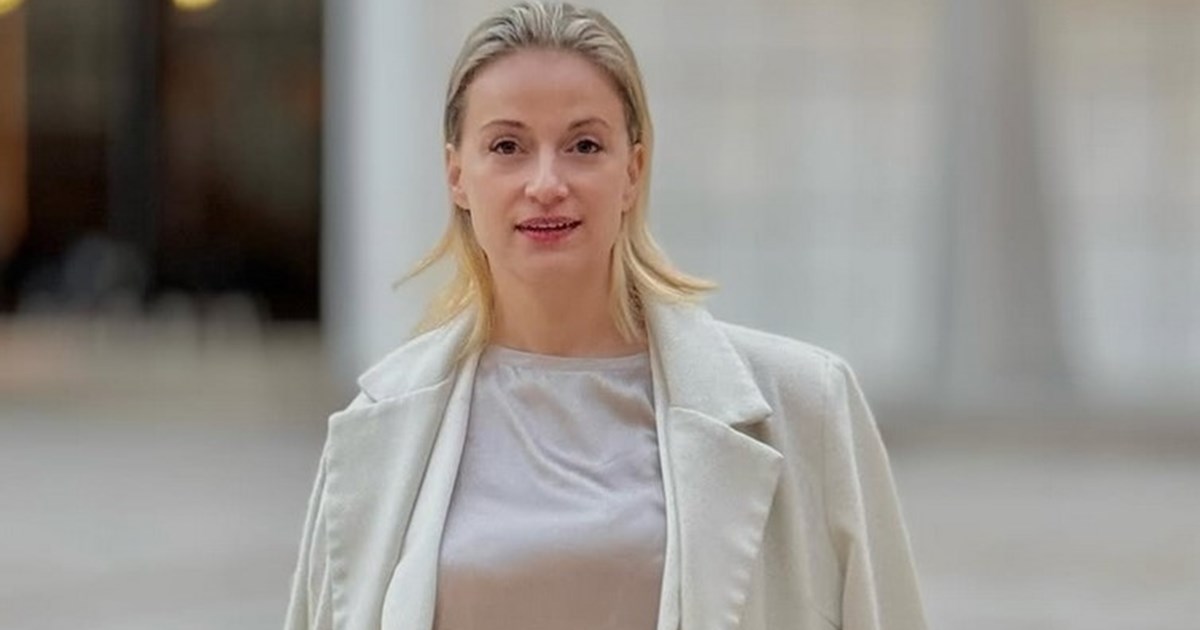 Η Λένα Δροσάκη σε σπάνια αναφορά στο διαζύγιό της | "Είπα στον γιο μου ότι πρέπει να βλέπει μια μαμά ευτυχισμένη"