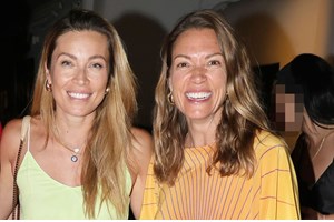 Μαριέττα Χρουσαλά | Ποζάρει με τον αδερφό και τη διάσημη μαμά της μετά από καιρό