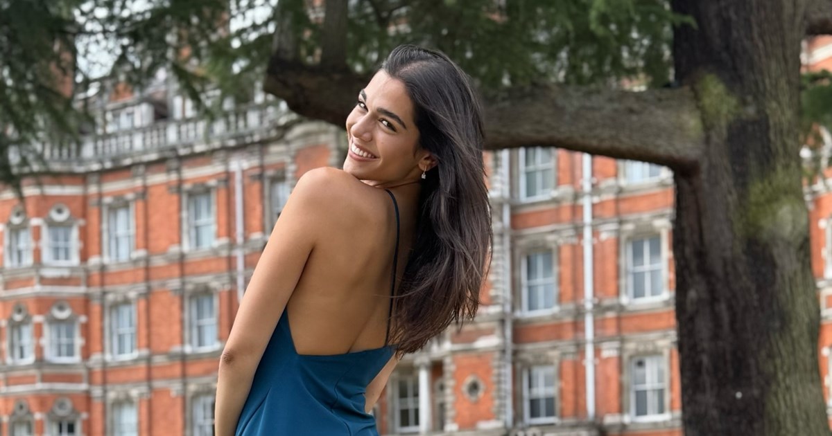 Η Ευαγγελία Πλατανιώτη με total Zara look στη Σιγκαπούρη | Κοστίζει κάτω από 50 ευρώ