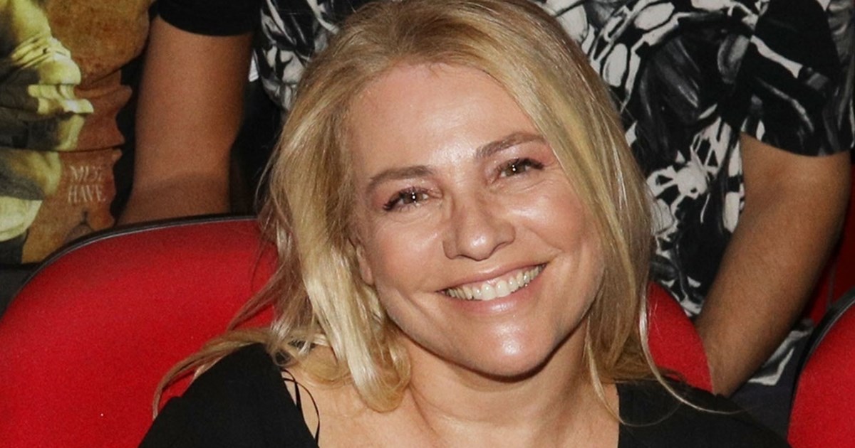 "Το Σπίτι Δίπλα στο Ποτάμι" | Η Μαριάννα Τουμασάτου στην πρεμιέρα της σειράς με maxi μαύρο φόρεμα και τον Αλέξανδρο Σταύρου στο πλευρό της - εικόνα 7