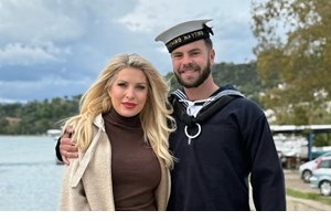 Ο Άγγελος Λάτσιος μαζεύει φρέσκιες ντομάτες στον καταπράσινο κήπο του Onar - εικόνα 3
