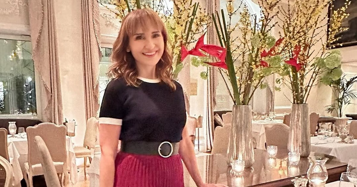 Χαλαρές στιγμές για τη Μάρα Ζαχαρέα | Παίζει τάβλι με καλή της φίλη - εικόνα 2