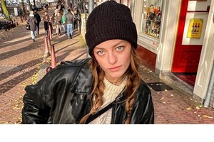 Η Δανάη Παππά προτείνει τον ιδανικό τρόπο για να φορέσεις ένα σορτς το φθινόπωρο