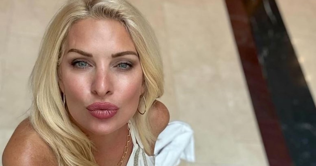 Η Ελένη Μενεγάκη αμακιγιάριστη στο σαλόνι της | Το ερώτημα που έθεσε στους followers της