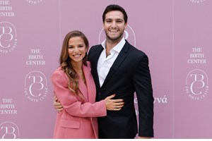 Εριέττα Κούρκουλου Λάτση | Φωτογραφίζει τον Νικόλα της να περπατά στη βροχή με τις πιο χαριτωμένες κίτρινες γαλότσες - εικόνα 8