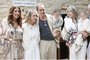 Με τέλεια ξανθά μπουκλάκια η Ευελένη Μουζουράκη | Το χαριτωμένο κλικ με τον αδερφό της, Γιώργο - Παναγιώτη & τον μπαμπά της, Πάνο - εικόνα 5