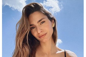 "Πόσο μοιάζουν" | Η Ηλιάνα Παπαγεωργίου φωτογραφίζει την κούκλα μαμά της