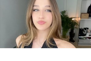 "Σαν μια μικρή ξανθιά νεράιδα" | Η Αναστασία Ρουβά με τους γονείς της στη Μύκονο