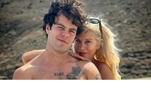 Με το μαγιό του και φόντο το απέραντο γαλάζιο | Οι νέες καλλιτεχνικές φωτογραφίες του Άγγελου Λάτσιου μάς θύμισαν ότι το καλοκαίρι είναι ακόμα εδώ - εικόνα 2