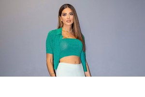 Οικογενειακό γεύμα πλάι στο κύμα για τη Σταματίνα Τσιμτσιλή | Τα τρυφερά στιγμιότυπα με τη μητέρα & τον γιο της στο ηλιοβασίλεμα