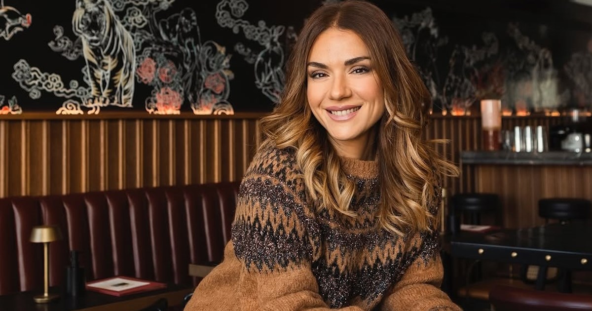 "Παντού μαζί" | Βάσω Λασκαράκη & Λευτέρης Σουλτάτος αγκαλιά σε θεατρική πρεμιέρα