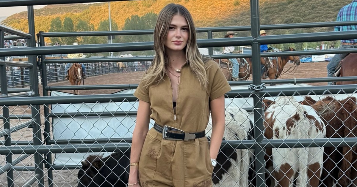 Ο ιδιαίτερος τρόπος με τον οποίο φόρεσε η Τζένη Μελιτά ένα σατέν φόρεμα