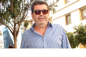 Καλεσμένη σε γάμο με τον Άγγελο της | Η Ελένη Μενεγάκη με ροζ neon φόρεμα και τη μητέρα στο πλευρό της