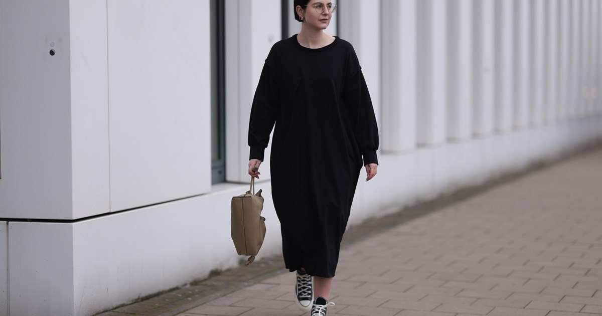 Μακριά, ριχτή και απίστευτα chic | Η μπλε καμπαρντίνα που κολακεύει κάθε γυναίκα - εικόνα 3