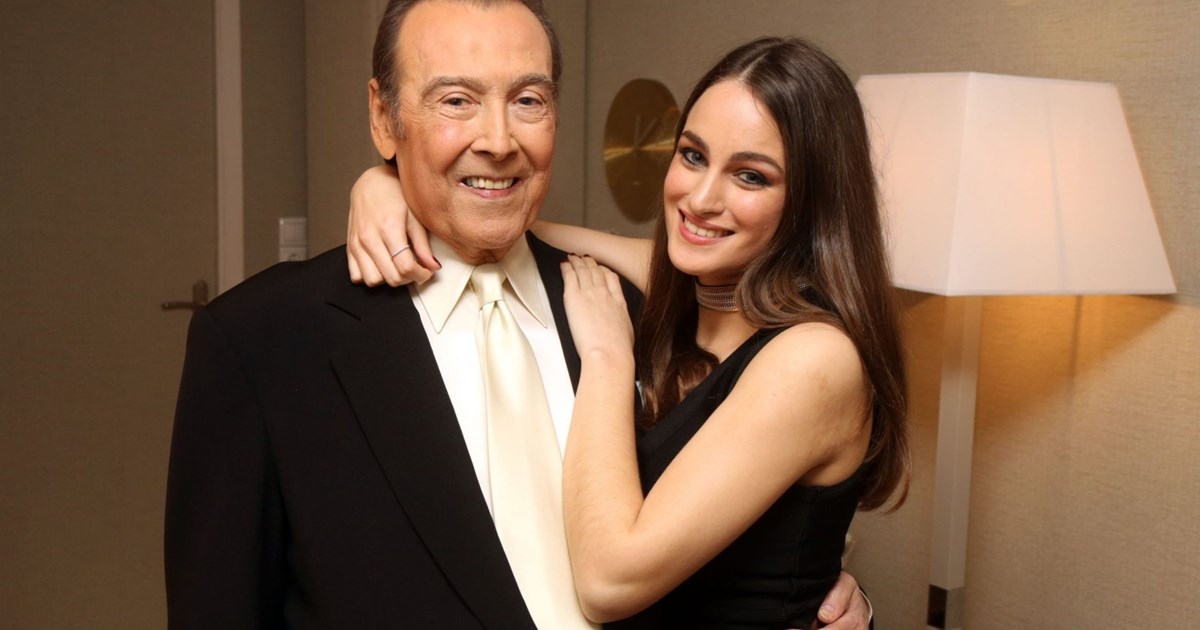 Μαρία Βοσκοπούλου | Έτσι τίμησε τον αείμνηστο Τόλη Βοσκόπουλο στο πρωτοχρονιάτικο ρεβεγιόν - εικόνα 2